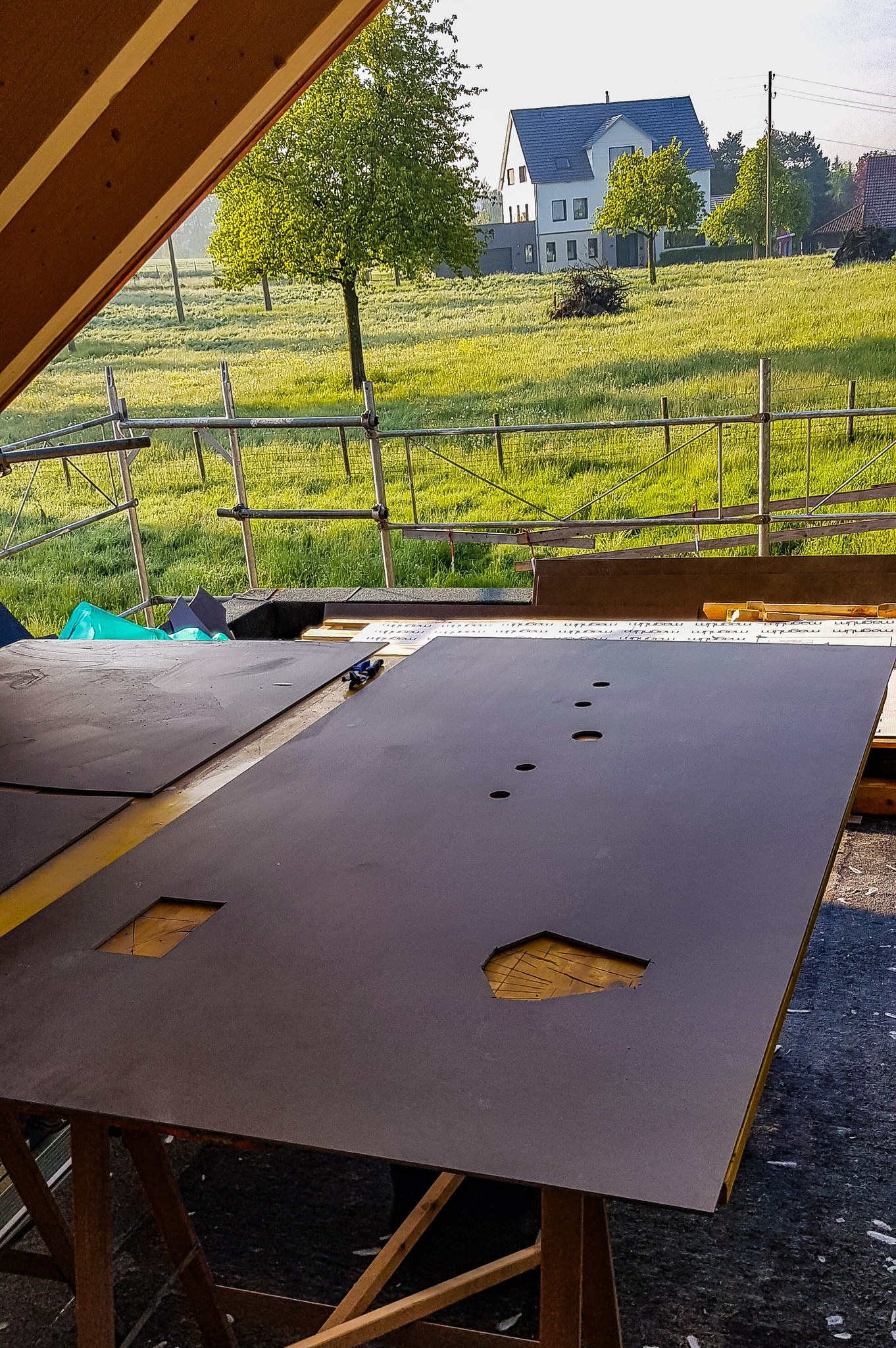 Zuschnitt von Fliesen auf der Baustelle